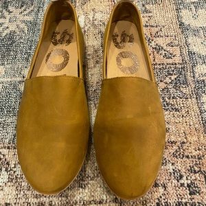 Sorel Ella Slip-On Shoes in Camel Brown